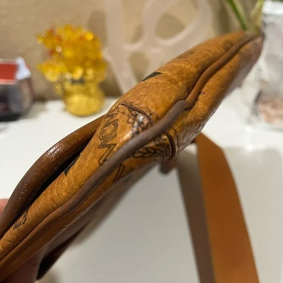 MCM COGNAC VISETOS MESSENGER BAG - Picture 6 of 16